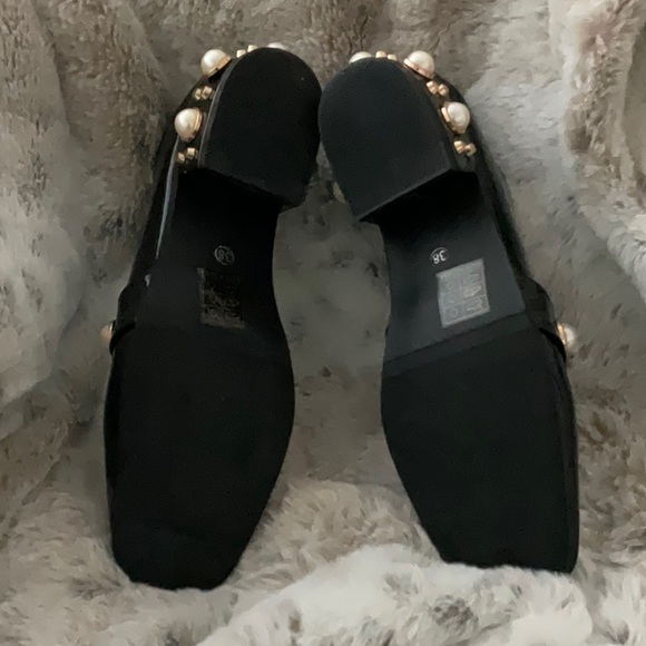 💰🚨CLEARANCE 🚨💰 
Black shiny loafer slip on dress w/gold and pearl accents - Picture 7 of 8